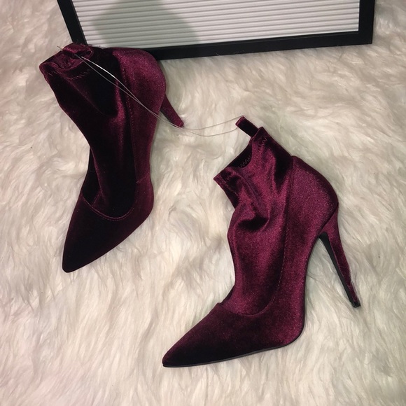 QUPID Wine/Burgundy Velvet Booties - Picture 3 of 4